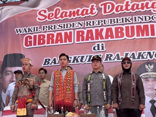 Gibran Bertemu Panglima Jilah di Mempawah, Janji Bangun Rumah Adat