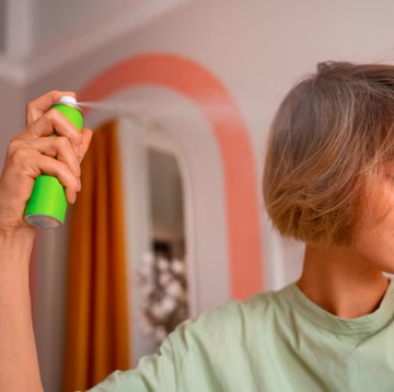 Praktis Tapi Berisiko, Ini Bahaya Dry Shampoo Kalau Dipakai Sembarangan!