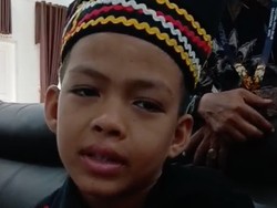 Senyum Dikha Bocah Pacu Jalur Dihadiahi PS: Terima Kasih Melly Mike
