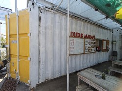 Restoran Unik di Denpasar Berkonsep Makan dalam Kontainer