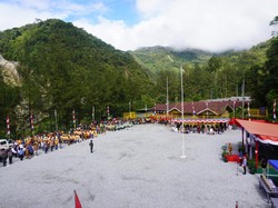 Saat Pemuda Kampung Banti Kibarkan Merah Putih di Tengah Pegunungan Papua