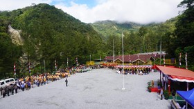 Kisah di Balik Pengibaran Bendera Merah Putih di Kampung Banti Papua