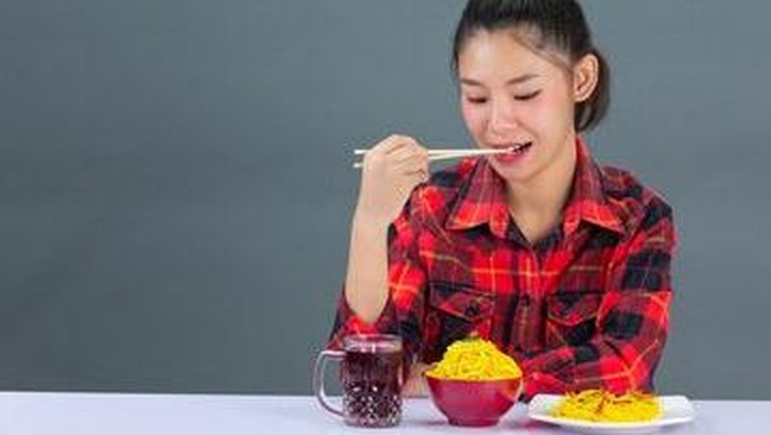 Waspada, 11 Makanan dan Minuman Ini Bisa Bikin Otak Jadi Lemot