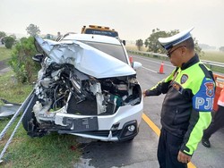 Kecelakaan Beruntun 3 Mobil di Tol Jombang, 1 Orang Tewas-2 Luka