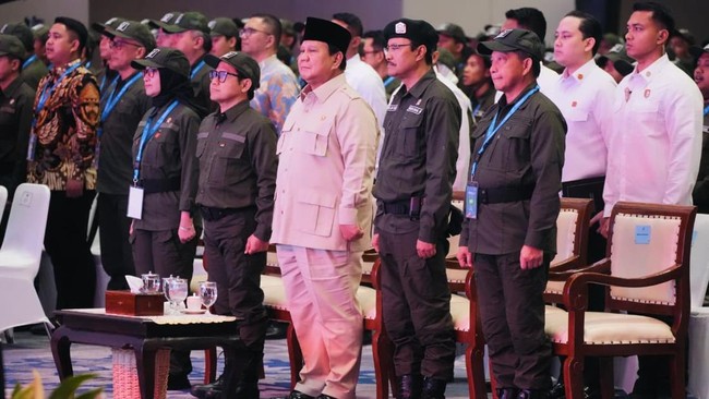 Presiden Prabowo Subianto bangga atas keberhasilan 100 Sekolah Rakyat dalam 6 bulan, Program ini bertujuan memberikan akses pendidikan gratis bagi anak miskin.