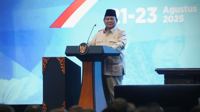 Menurut Presiden Prabowo, guru dan kepala Sekolah Rakyat memiliki tugas mulia dalam menyiapkan tunas bangsa.