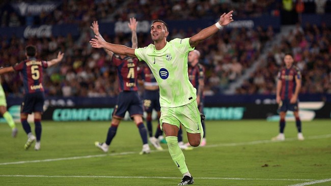 Barcelona Comeback, Menang Dramatis atas Levante Barcelona meraih kemenangan dramatis 3-2 atas Levante meski tertinggal dua gol lebih dulu pada pekan kedua Liga Spanyol.