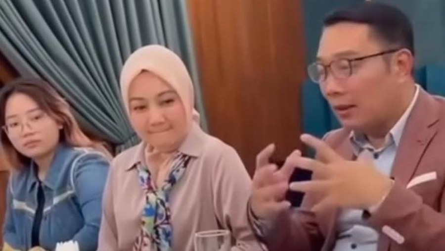 Raut Wajah Diam Atalia dan Zara Saat Duduk Bareng Ridwan Kamil Disorot Raut Wajah Diam Atalia dan Zara Saat Duduk Bareng Ridwan Kamil Disorot