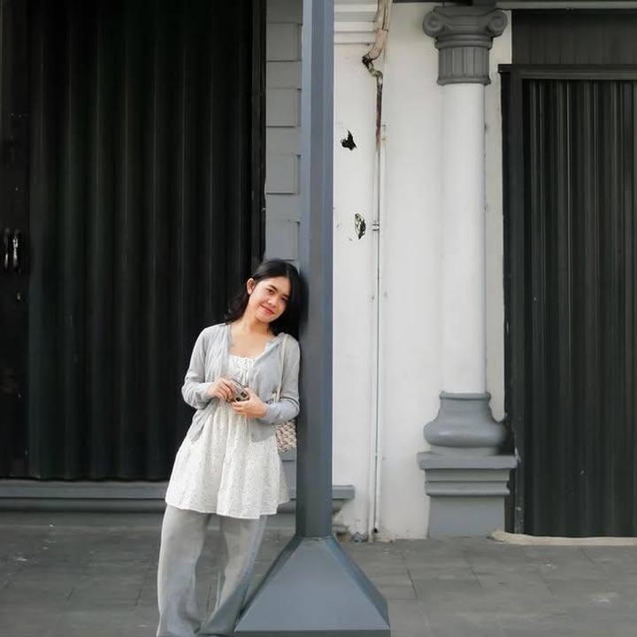 <p>Bunda masih ingat dengan artis cilik Alifah Lubis? Namanya sempat menyita perhatian publik saat mengikuti ajang pencarian bakat Little Miss Indonesia 2013. Saat itu, usianya baru tujuh tahun dan berhasil keluar sebagai pemenang. Kini, siapa sangka, gadis kecil itu sudah beranjak dewasa dan kini usianya menginjak 18 tahun, Bunda. (Foto: Instagram @alifalubis)</p>