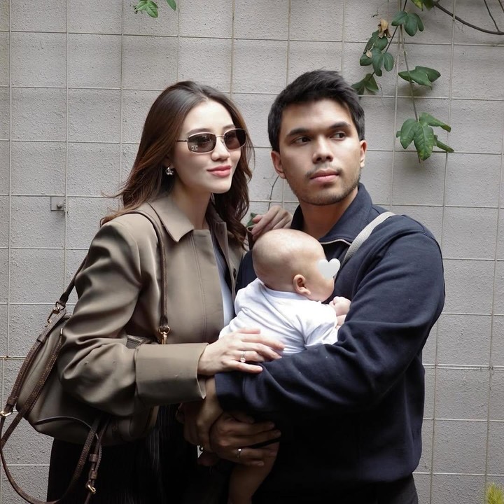 <p>Momen momong sang putra juga dibagikan langsung oleh Aaliyah dan Thariq melalui foto dan video yang diunggah di media sosial. Misalnya saja seperti foto berikut yang baru diunggah oleh Aaliyah ketika mereka liburan ke Bandung. &ldquo;<em>My heart</em>,&rdquo; tulis Aaliyah, dikutip dari laman Instagram <em>@aaliyah.massaid,</em> Senin (25/8/2025). (Foto: Instagram@aaliyah.massaid)</p>