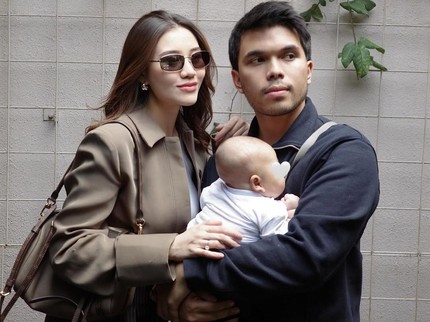 5 Potret Aaliyah Massaid dan Thoriq Momong Anak, Terbaru Hang Out Bareng Keluarga Rizky Febian
