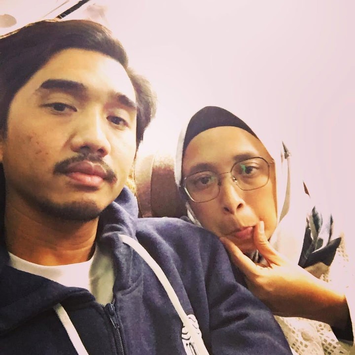 <p>Perlu diketahui, Adelia dan Duta menikah di usia yang terbilang masih sangat muda. Saat mengikat janji, usia Adelia saat itu 20 tahun, sedangkan Duta berusia 23 tahun. Saat ini, keduanya sudah 22 tahun menjalani kehidupan pernikahan yang harmonis. (Foto: Instagram @pakduta)</p>
