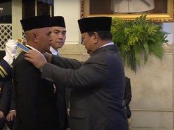 Dirikan Panti Lansia, Aipda Irvan Terima Bintang Kemanusiaan dari Prabowo