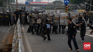 Demo 25 Agustus, Polisi Tutup Jalan Gatot Subroto Depan DPR