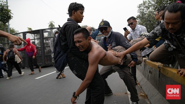 Total 351 Orang Ditangkap di Demo DPR, 196 Berstatus Anak Dipulangkan Polisi menyatakan ratusan orang saat demo 25 Agustus diamankan setelah petugas melakukan imbauan kepada para peserta aksi, namun tak diindahkan.