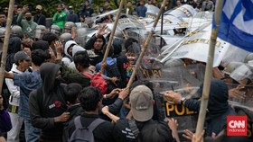 DPR Tetap Gelar Rapat Meski Demo 25 Agustus di Luar Gedung Memanas
