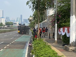 Demo Berlanjut di Belakang DPR, Lalin Gatsu Arah Slipi Masih Ditutup