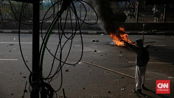 Lurah Manggarai Selatan Terluka Usai Mobil Dirusak Massa