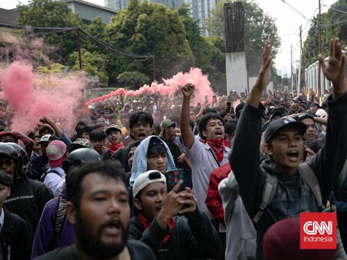 Demo Buruh Hari Ini di DPR, Diklaim Berjumlah Ribuan dari Jabodetabek