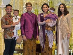 Erina Gudono dan Kaesang Gelar Acara Tedak Siten Bebingah, Ini Potretnya