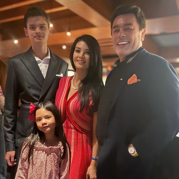 <p>Farah dan keluarga tinggal di kota Arizona. Untuk sampai ke kota Boston, membutuhkan waktu selama kurang lebih dua hari menggunakan jalur darat. Tentu saja hal ini membuat putranya harus tinggal jauh darinya.&nbsp;(Foto: Instagram@farahquinnofficial)</p>