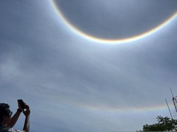 Indahnya Fenomena Halo yang Hiasi Langit Batam di Siang Hari