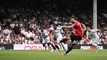 FOTO: Penalti Bruno Fernandes Gagal, MU Buang Peluang Menang