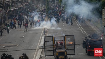FOTO: Demo di DPR hingga Pejompongan Jakarta