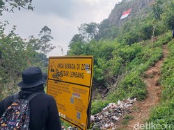 Gunung Batu, Bukti Gempa Sesar Lembang dan Makam Keramat di Puncaknya