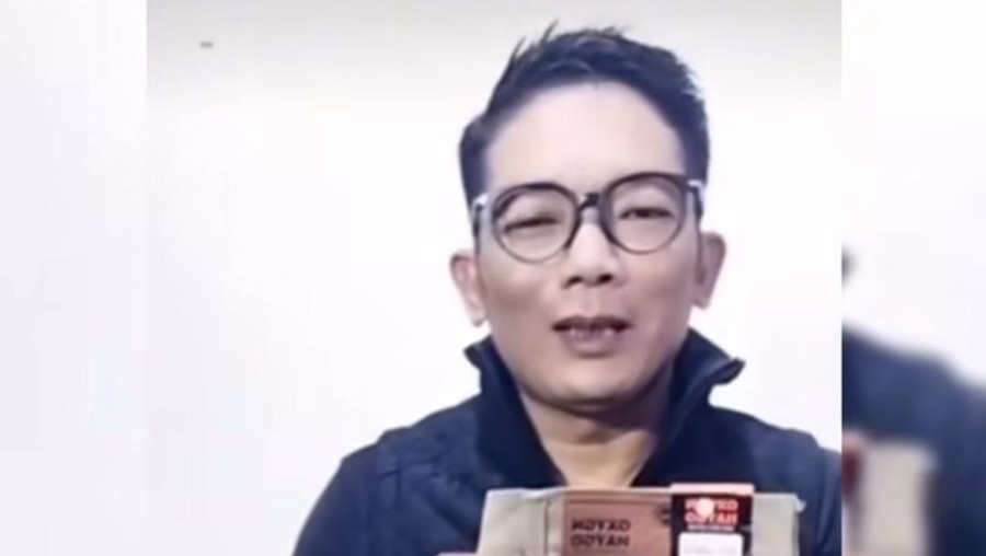 Heboh 'Ridwan Kamil' Live Jualan Celana Usai Lisa Mariana Ancam Bongkar Kasus Korupsi - Insertlive.com Heboh 'Ridwan Kamil' Live Jualan Celana Usai Lisa Mariana Ancam Bongkar Kasus Korupsi