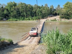 Jembatan Apung Bantul-Kulon Progo Tetap Beroperasi Meski BBWSSO Nilai Bahaya
