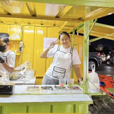 Kalina Ocktaranny Bangga Hasil Jualan di Pinggir Jalan Bisa Beri Makan Banyak Orang