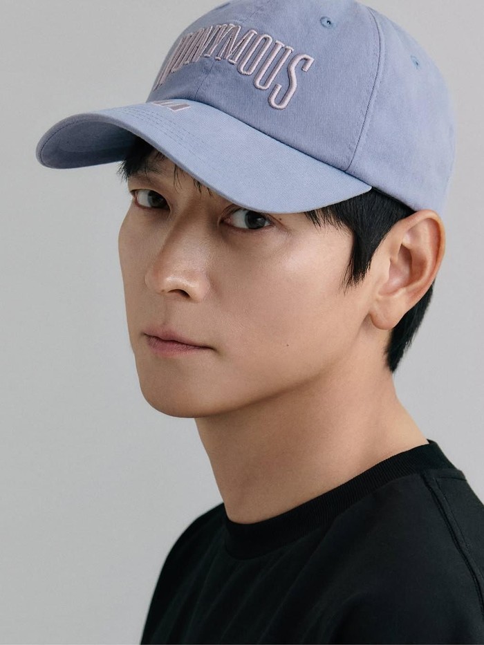 Selain piawai dalam dunia akting, rupanya Kang Dong Wong juga termasuk salah satu selebriti Korea dengan IQ tinggi, yakni sebesar 137.