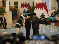 Ketua DPD Raih Penghargaan Bintang Republik Indonesia Utama dari Prabowo