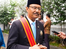 Mensos Gus Ipul Terima Anugerah Bintang Mahaputera Adipurna dari Prabowo