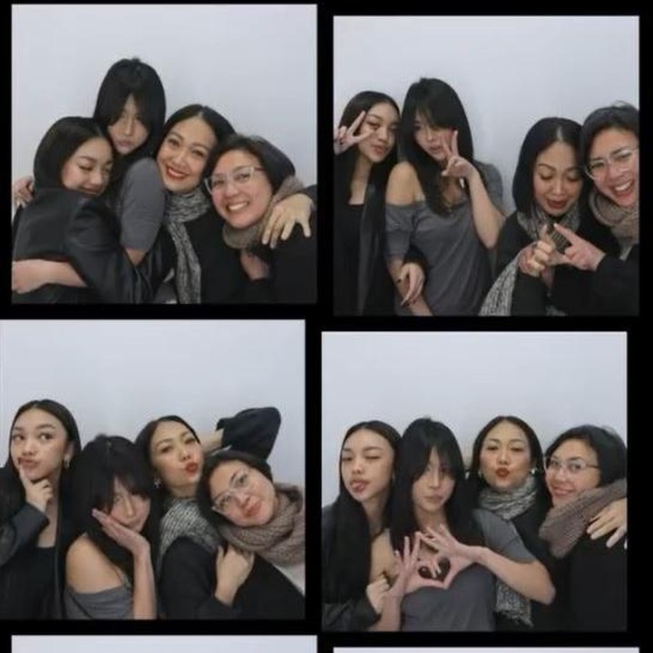 <p>Nola dan Lucy bersama kedua anak mereka sempat mengabadikan momen kebersamaan di <em>photobox</em>. Keempatnya terlihat begitu bahagia menghabiskan momen bersama. Menurut Nola, banyak hal yang dilakukannya bersama Lucy selama berada di Sydney. "Dari ngobrol santai, cerita masa masa muda mama2nya sampe cekikikan bareng anak anak gadis kami," ungkap Bunda empat anak ini. (Foto: Instagram @riafinola)</p>