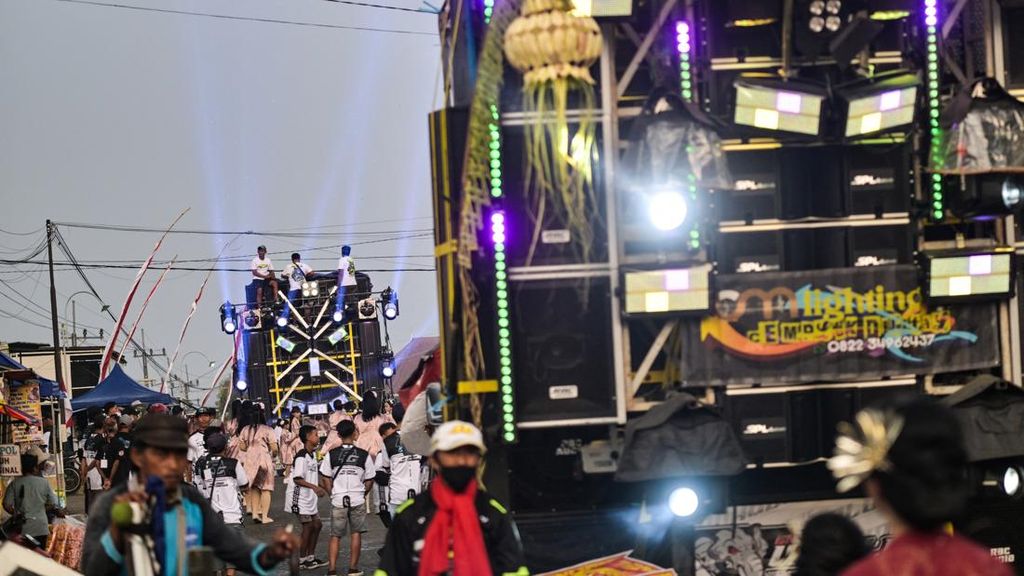 Viral Sahur on the Road Sound Horeg dan Tarian Seksi di Jombang