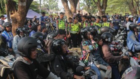 Polisi Ungkap Kronologi Kericuhan Suporter Usai PSIM vs Persib