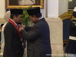 Hasnuryadi Sulaiman Raih Bintang Tanda Jasa dari Presiden RI