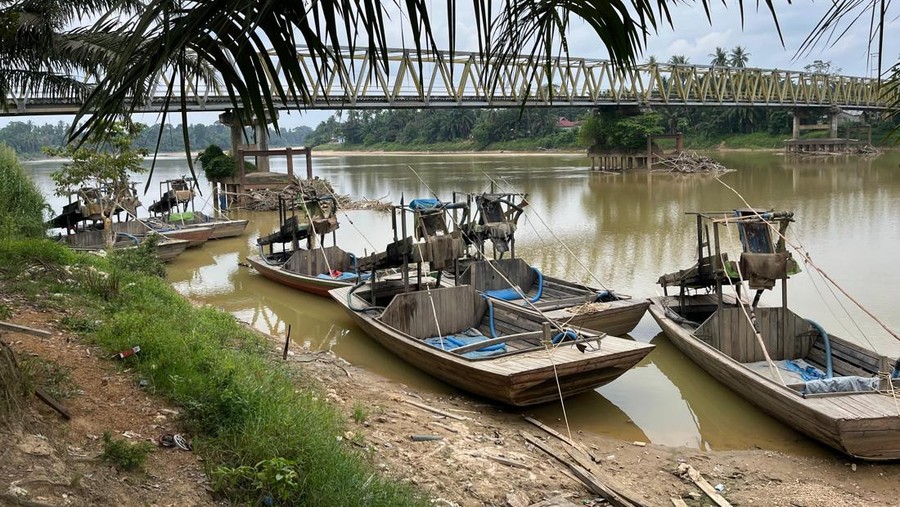 Polisi melakukan patroli PETI di Sungai Indragiri, Inhu. Polisi melakukan patroli PETI di Sungai Indragiri, Inhu.