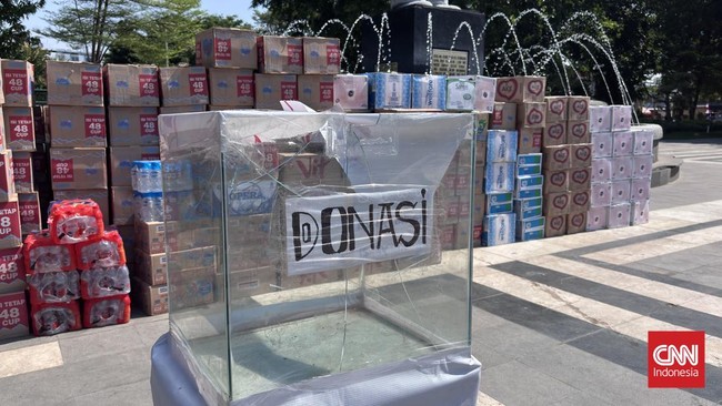 Posko Rakyat Jawa Timur Menggugat dirusak oleh puluhan orang tak dikenal di Surabaya. Barang-barang sumbangan hilang.