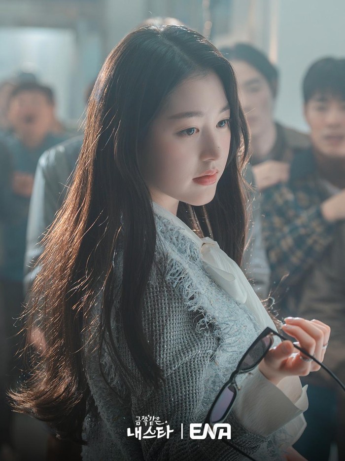 Jang Da Ah berperan sebagai versi muda Im Se Ra di My Troublesome Star. Ia merupakan sosok aktris terkenal di tahun 90-an./foto: instagram.com/channel.ena.d