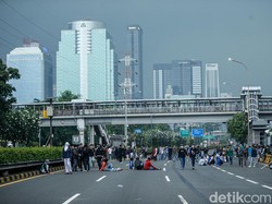 Massa Demo Masuk Tol Dalam Kota, Kendaraan Dialihkan Keluar ke Pintu Ini