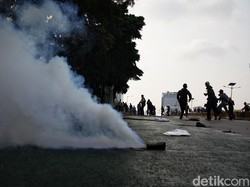 Kulit Perih Kena Gas Air Mata? Pakar Farmasi Sarankan Cara Efektif Mengatasinya
