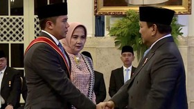 Prabowo Anugerahkan Bintang Mahaputra Utama kepada Teddy Indra Wijaya