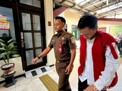 Pria Mojokerto Siksa Anak Tiri Pakai Rantai Motor Divonis 9 Tahun Bui