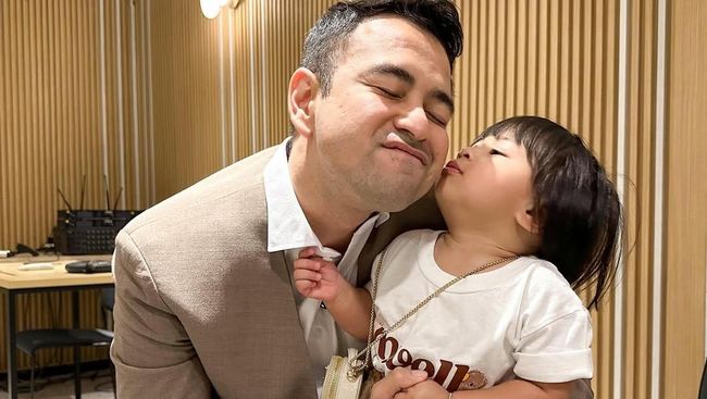 Punya Anak Perempuan, Ini 7 Potret Raffi Ahmad Momong Lily Penuh Kasih Sayang