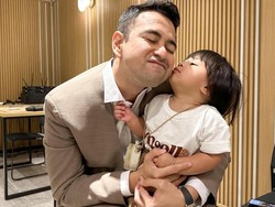 Punya Anak Perempuan, Ini 7 Potret Raffi Ahmad Momong Lily Penuh Kasih Sayang