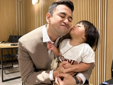 img-title Punya Anak Perempuan, Ini 7 Potret Raffi Ahmad Momong Lily Penuh Kasih Sayang