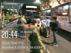 Dan Terjadi Lagi! Separator TransJ Koridor 9 Ditabrak Bus AKAP